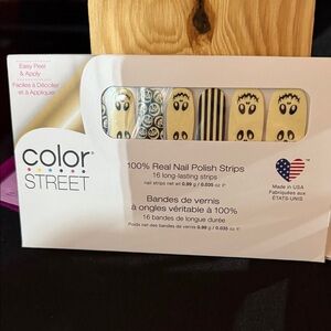 Color Street BOO CRRW Ghostly Nail Polish Strips - Glow In The Dark